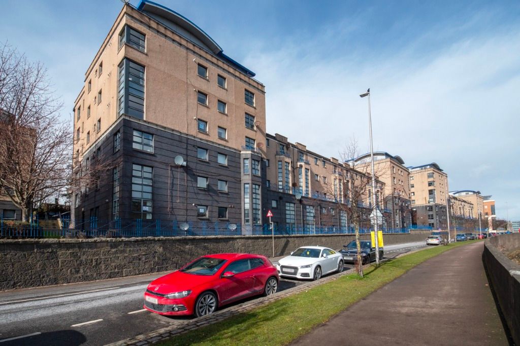 3 bed flat to rent in Riverside Drive, City Centre, Aberdeen AB11, £1,500 pcm