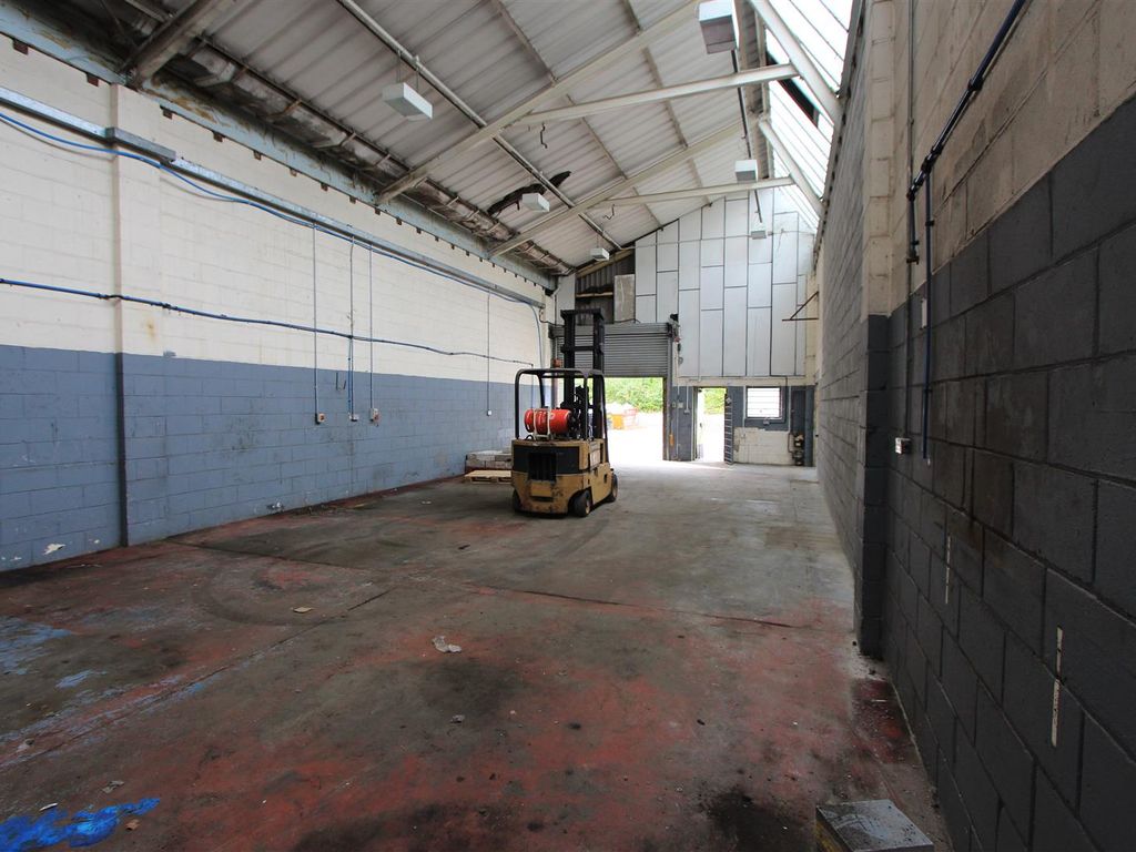 Light industrial to let in Bristol Vale Trading Estate, Hartcliffe Way, Bristol BS3, £18,000 pa