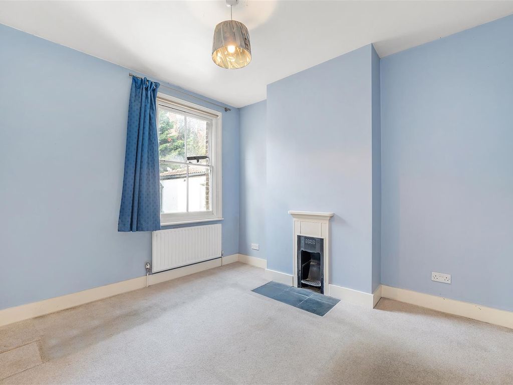 3 bed terraced house for sale in Raleigh Road, London SE20, £525,000