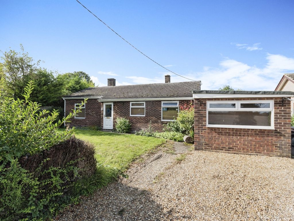 4 bed detached bungalow for sale in Bridge Street, Whaddon, Royston SG8, £625,000