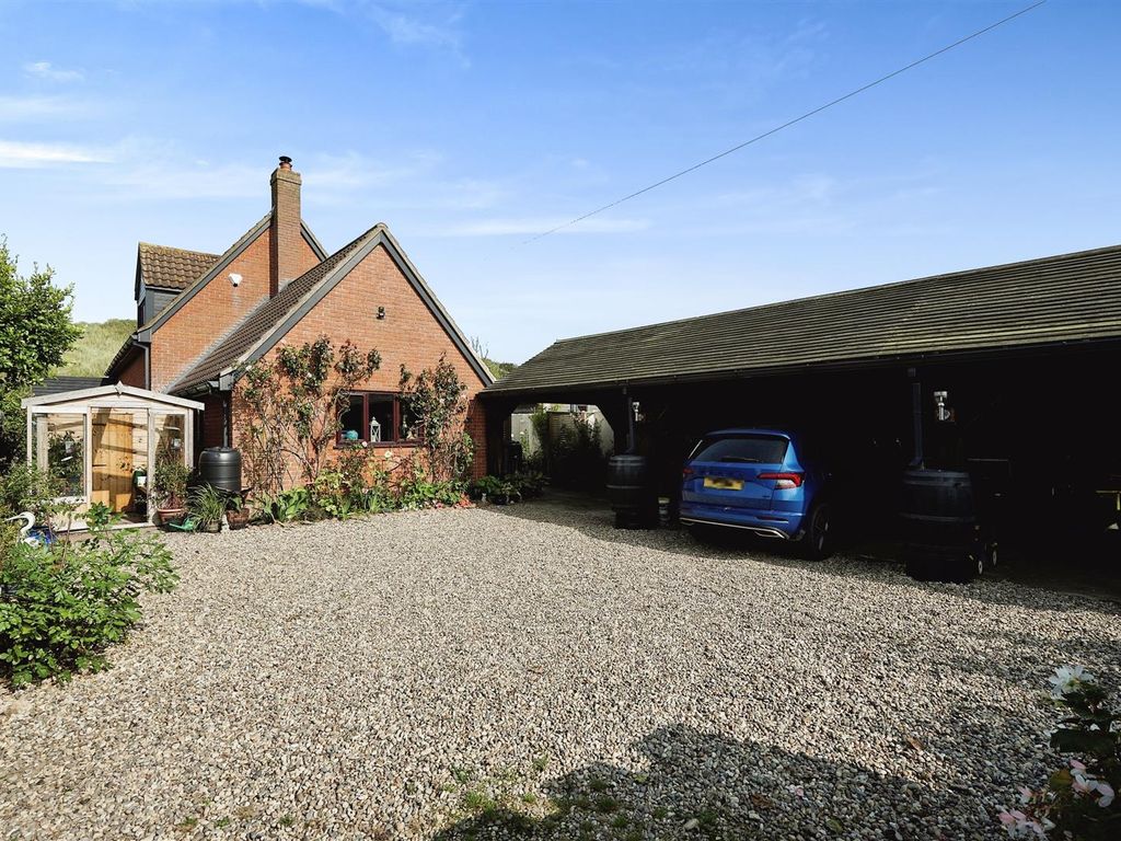 4 bed detached house for sale in Clink Lane, Sea Palling, Norwich NR12, £525,000