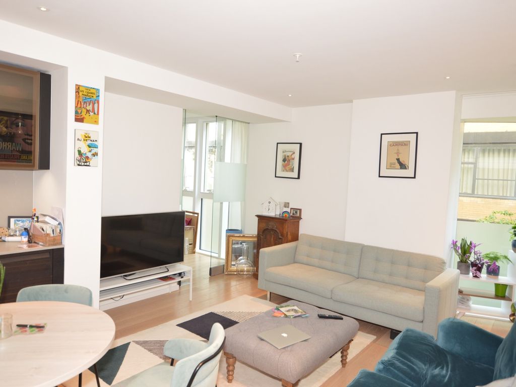 1 bed flat to rent in Long Street, London E2, £2,275 pcm