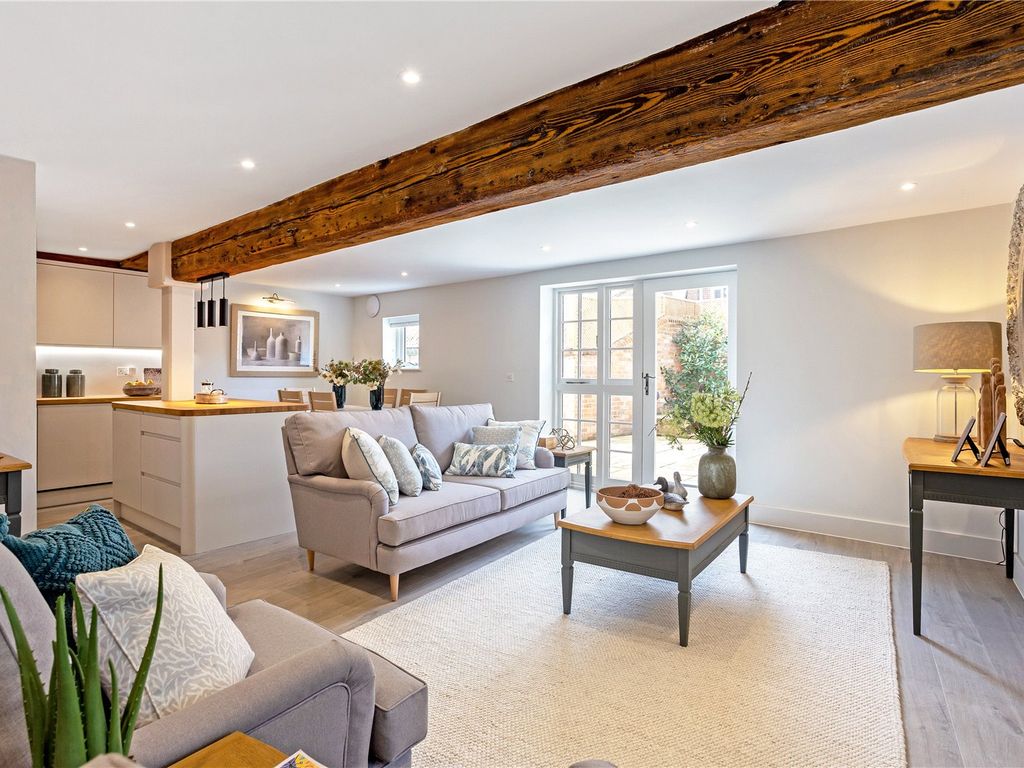 3 bed mews house for sale in The Hundred, Romsey, Hampshire SO51, £750,000