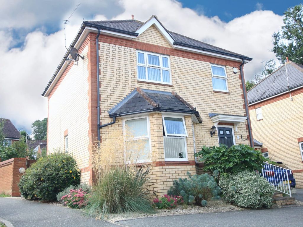 3 bed detached house for sale in Hazel Rise, Claydon, Ipswich, Suffolk IP6, £370,000