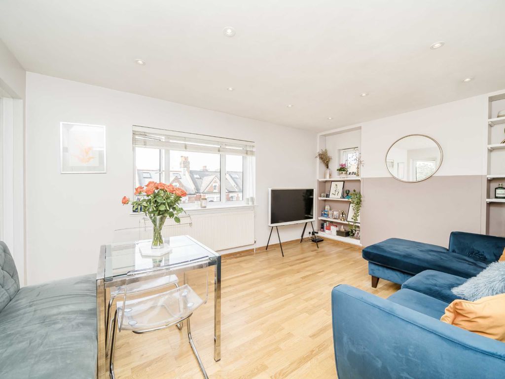 2 bed flat for sale in Lessar Avenue, London SW4, £525,000