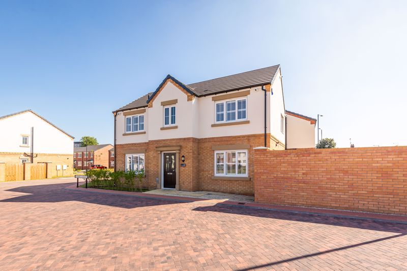 4 bed detached house for sale in Thorpe Gardens, Doncaster DN4, £350,000
