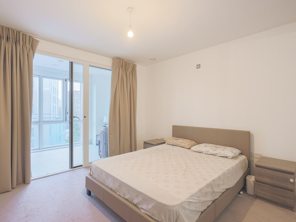 1 bed flat for sale in Arniston Way, Poplar E14, £480,000