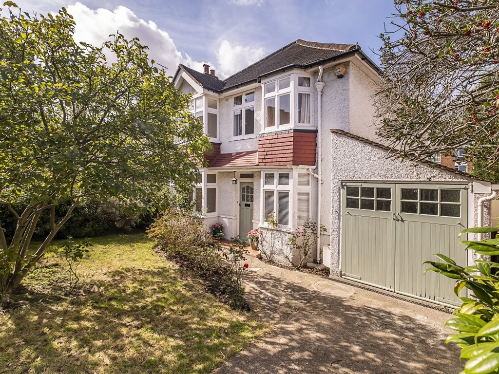 4 bed detached house to rent in Adelaide Road, Surbiton KT6, £3,250 pcm