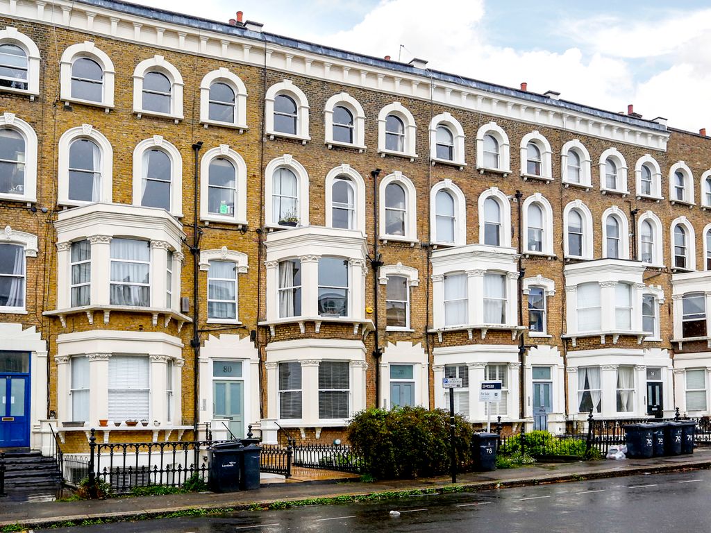 2 bed flat for sale in The Chase, London SW4, £695,000