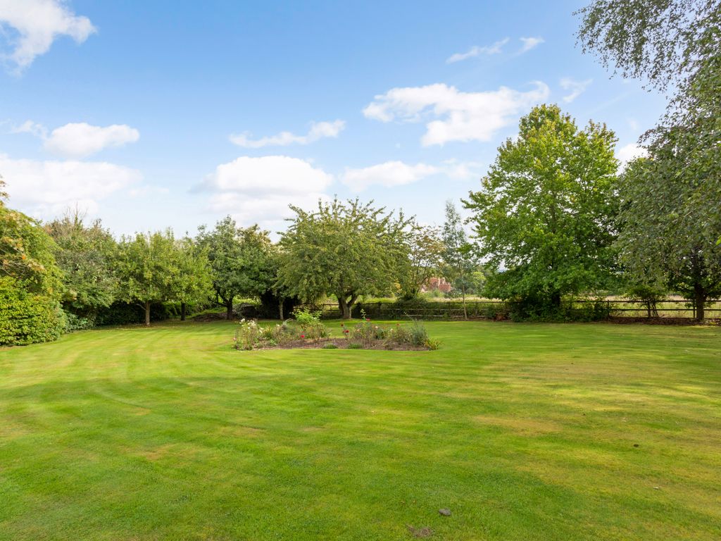 4 bed detached house for sale in Brimpton Lane, Reading RG7, £800,000