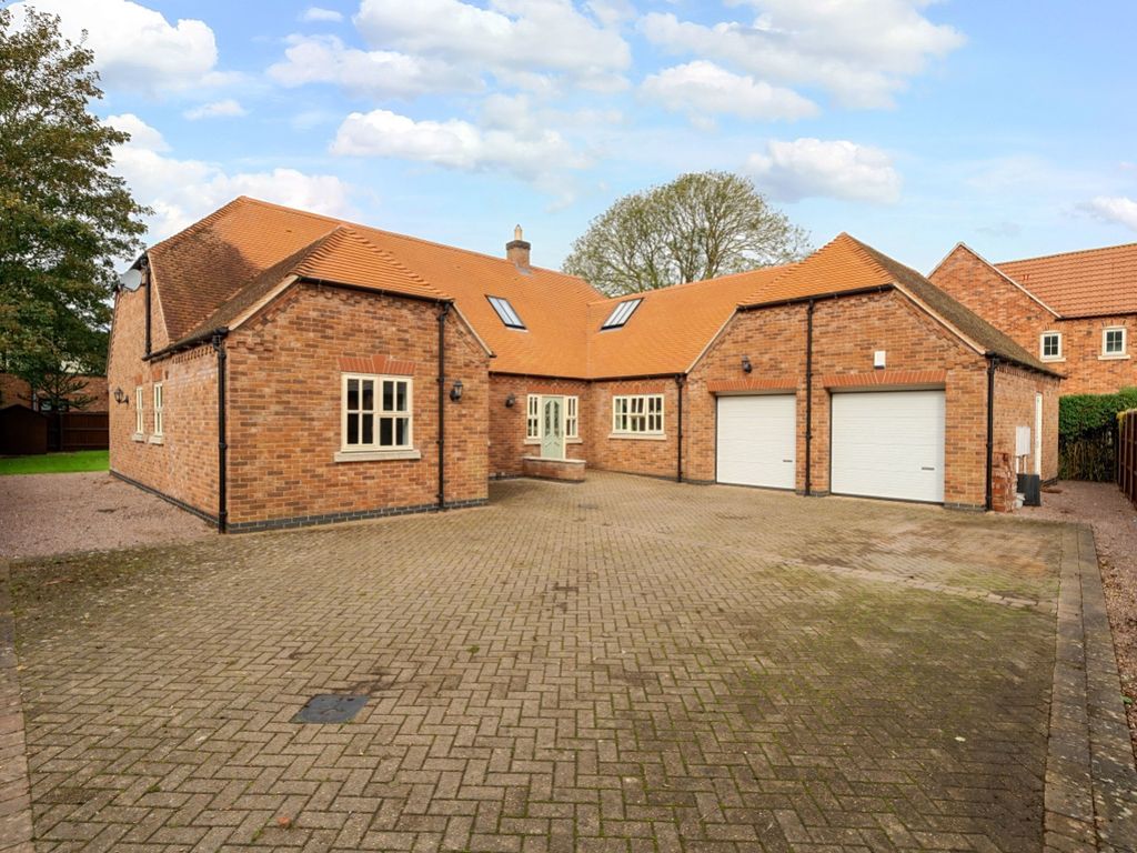 5 bed detached house for sale in New Street, Heckington, Sleaford, Lincolnshire NG34, £625,000