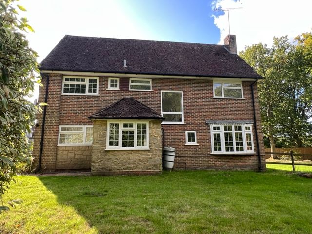 4 bed detached house to rent in Blackberry Lane, Lingfield RH7, £2,500 pcm