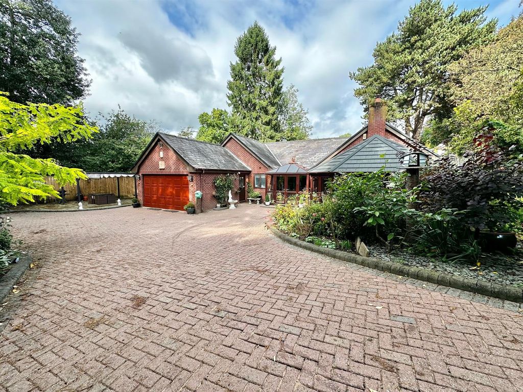 3 bed detached bungalow for sale in Legh Road, Knutsford WA16, £900,000