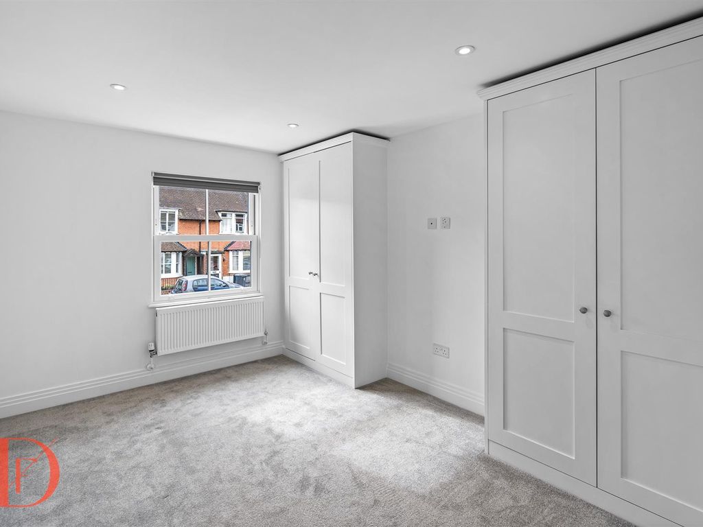3 bed property for sale in Forest Road, Loughton IG10, £725,000