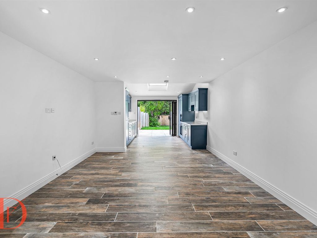 3 bed property for sale in Forest Road, Loughton IG10, £725,000