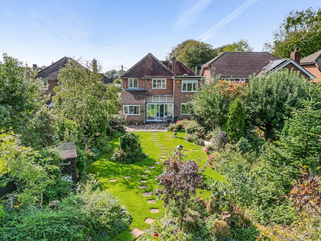 5 bed detached house for sale in Brays Close, Hyde Heath, Amersham HP6, £1,000,000