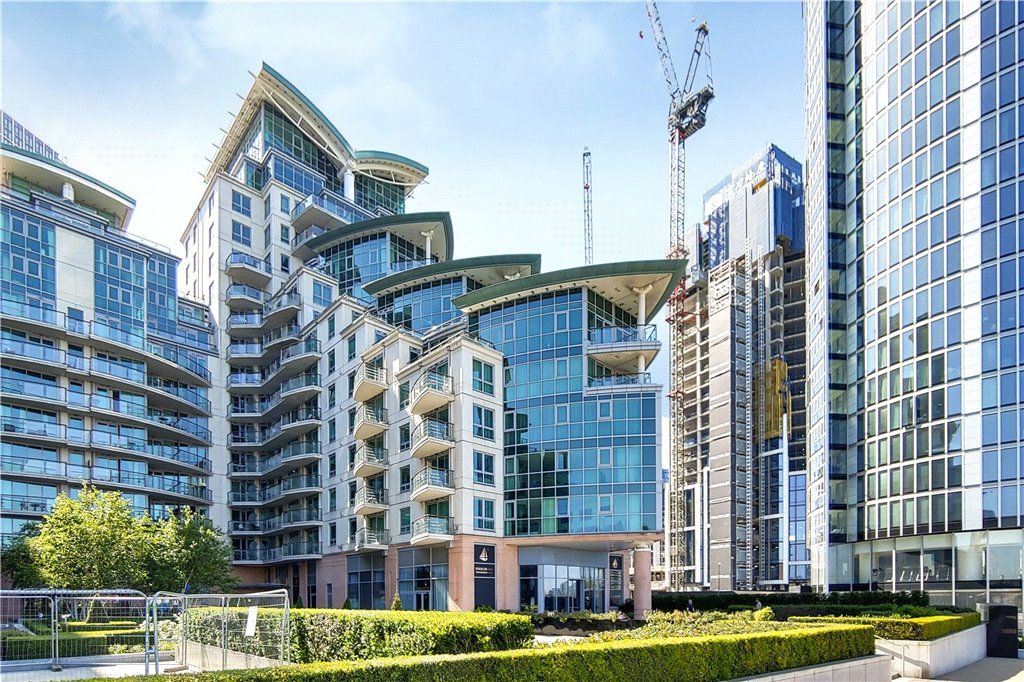 Studio for sale in St. George Wharf, London SW8, £400,000