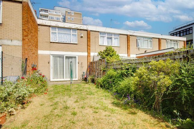 3 bed property for sale in Giraud Street, London E14, £575,000