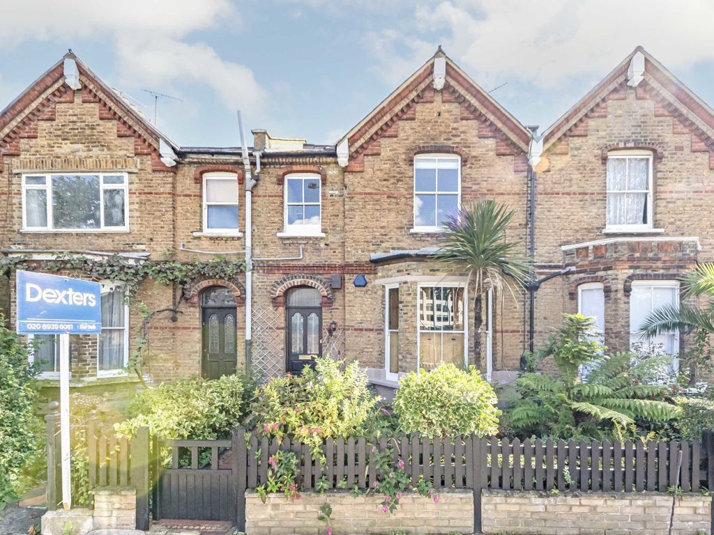 1 bed flat for sale in Iffley Road, London W6, £525,000