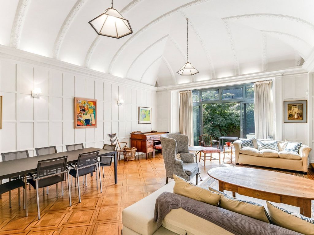 3 bed flat for sale in Eton Avenue, London NW3, £2,295,000