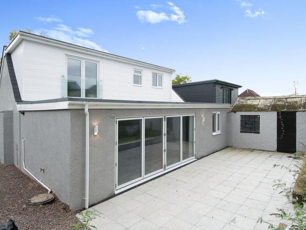 4 bed detached house for sale in Greenway Road, Cardiff CF3, £360,000