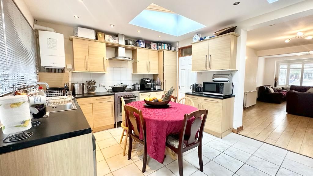 5 bed terraced house for sale in Bawdsey Avenue, Ilford IG2, £625,000