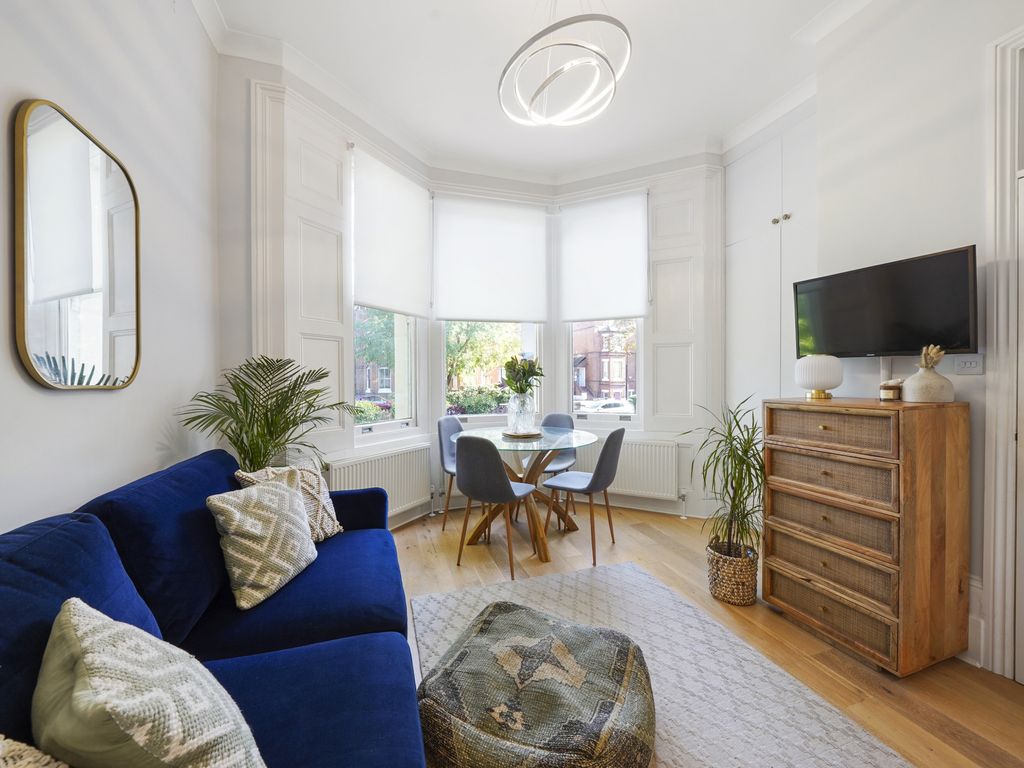 1 bed flat for sale in Church Road, London SE19, £350,000