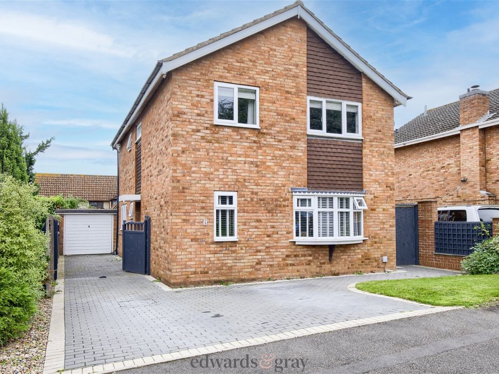 4 bed detached house for sale in Chestnut Grove, Coleshill B46, £490,000