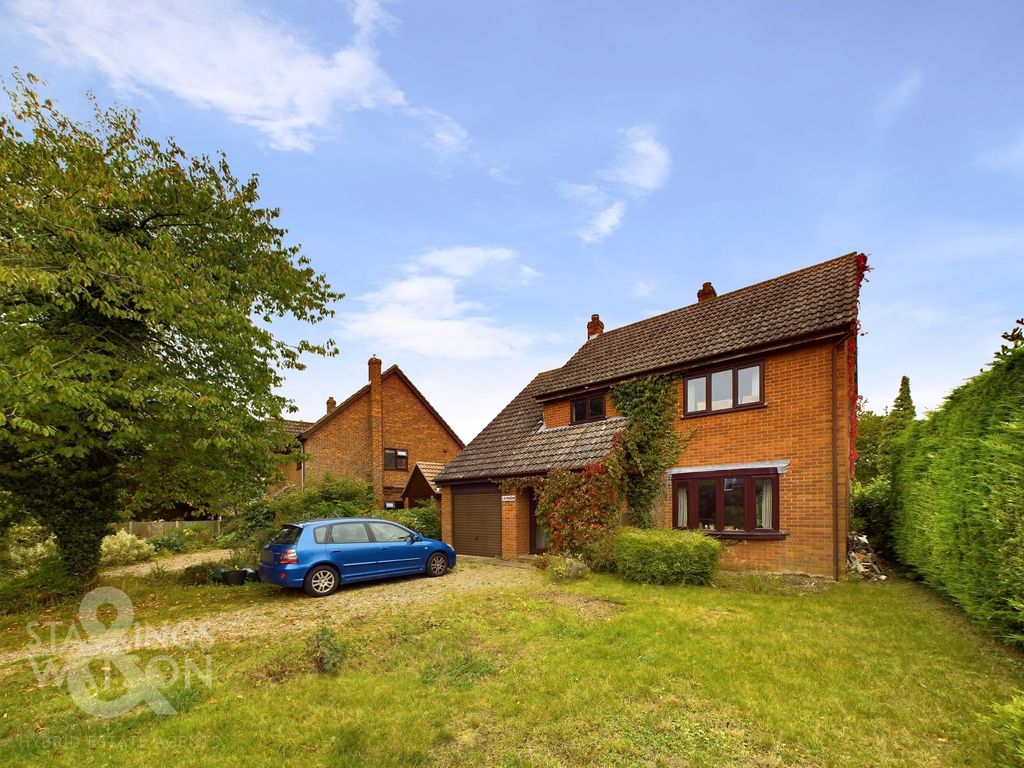 4 bed detached house for sale in Station Road, Flordon, Norwich NR15, £400,000