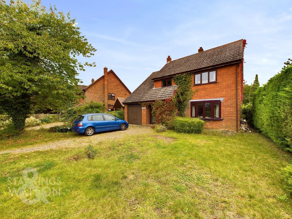 4 bed detached house for sale in Station Road, Flordon, Norwich NR15, £400,000