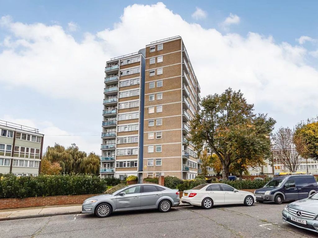 1 bed flat for sale in Talbot House, Giraud Street, London E14, £245,000