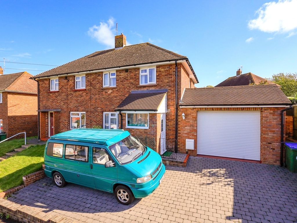 2 bed end terrace house for sale in Barn Road, Lewes BN7, £435,000