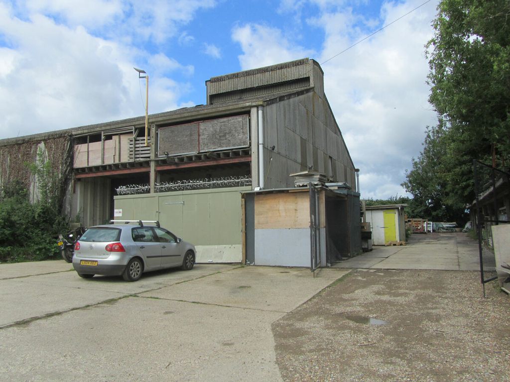 Retail premises to let in The Oast Workshop, Great Knelle Farm, Whitebread Lane, Beckley, Rye TN31, £28,800 pa
