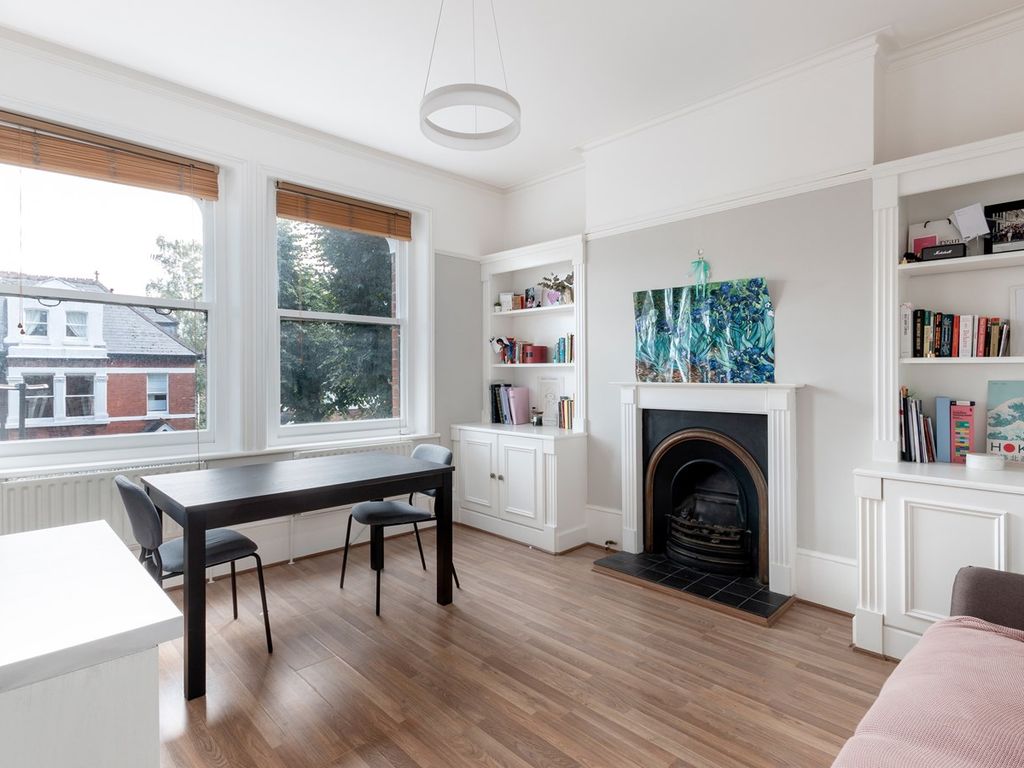 2 bed flat for sale in Thorney Hedge Road, Gunnersbury, Chiswick W4, £550,000