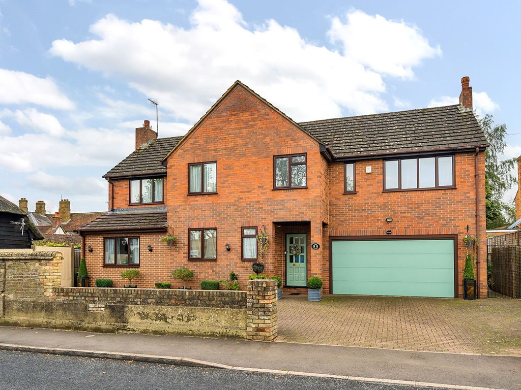 4 bed detached house for sale in Park Road, Toddington LU5, £900,000