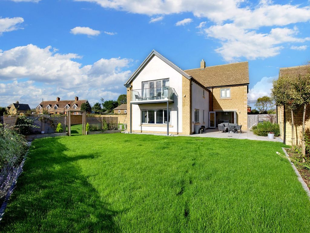 5 bed detached house for sale in Apple Tree Close, Toddington, Cheltenham GL54, £800,000
