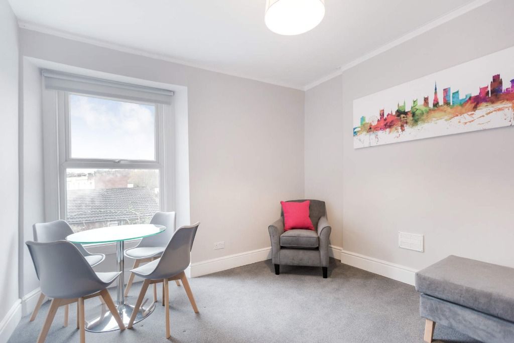 2 bed flat to rent in Sussex Place, St Paul