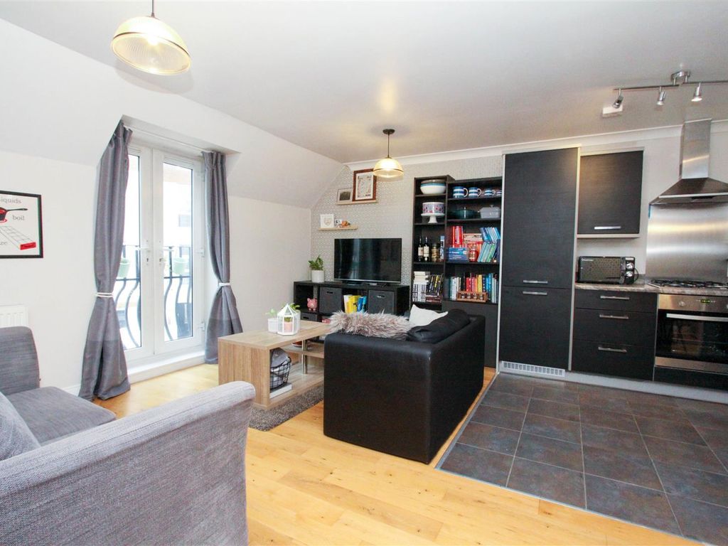 2 bed flat for sale in Crosby Gardens, Uxbridge UB8, £400,000