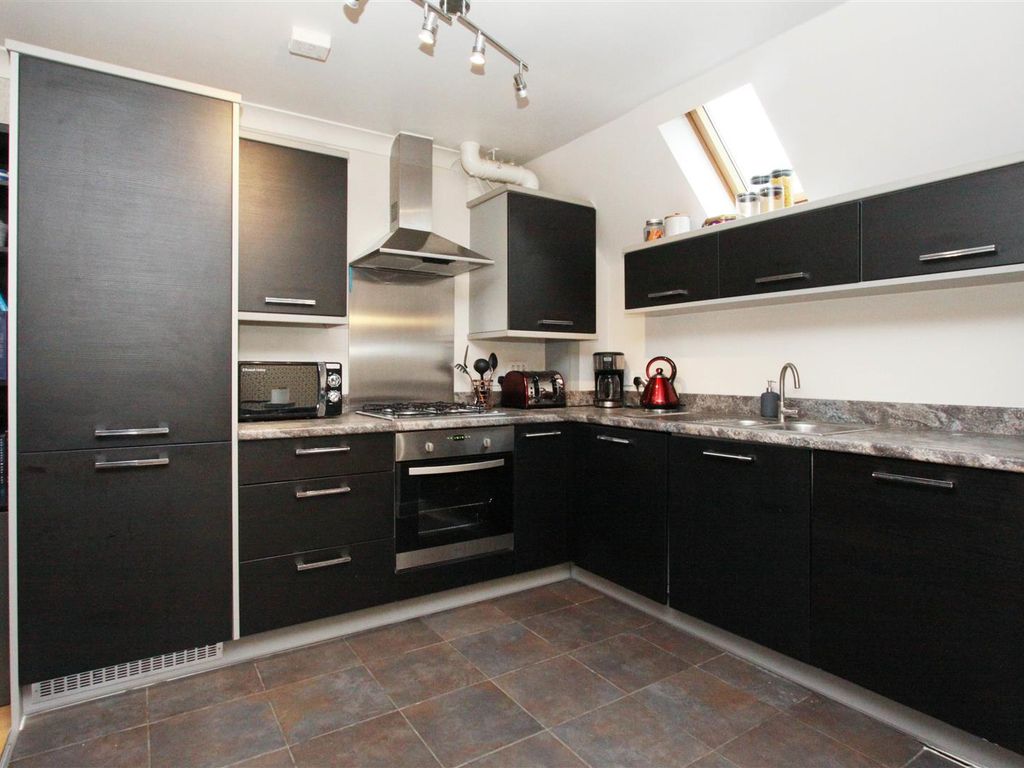 2 bed flat for sale in Crosby Gardens, Uxbridge UB8, £400,000