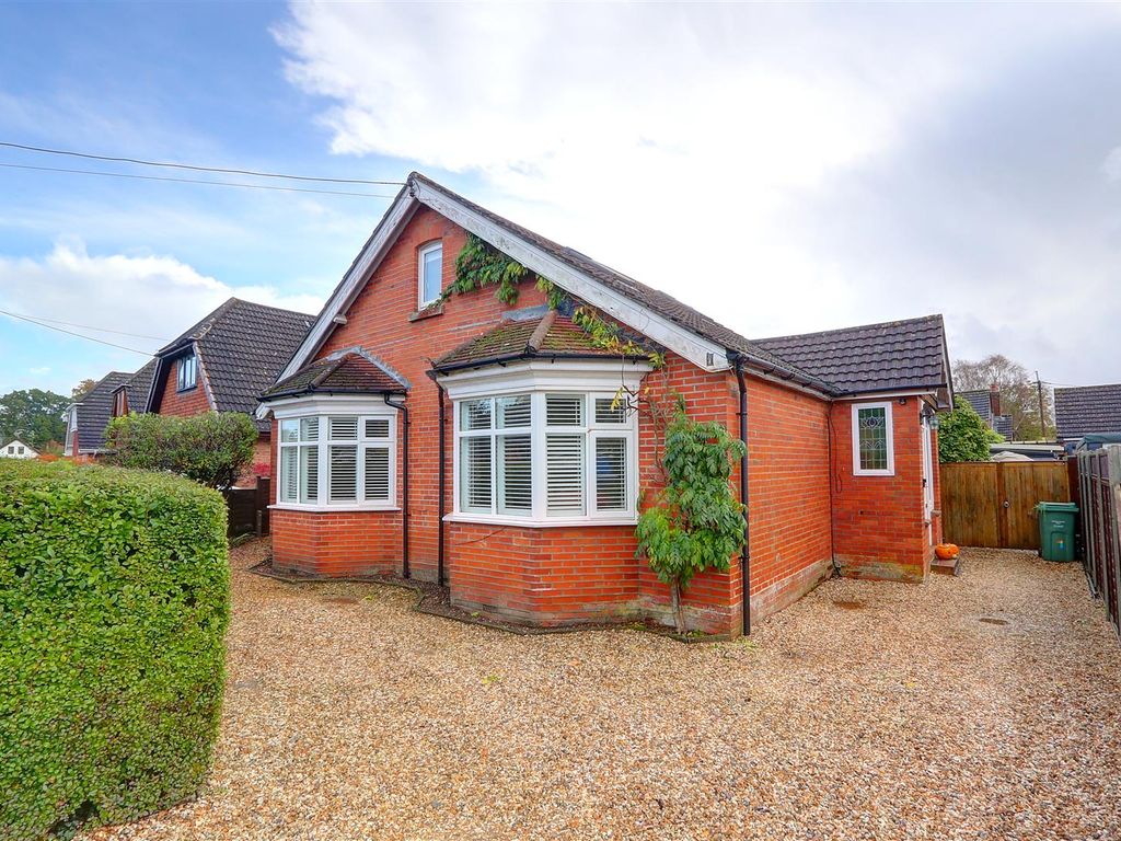 3 bed detached house for sale in West Lane, North Baddesley, Hampshire SO52, £550,000