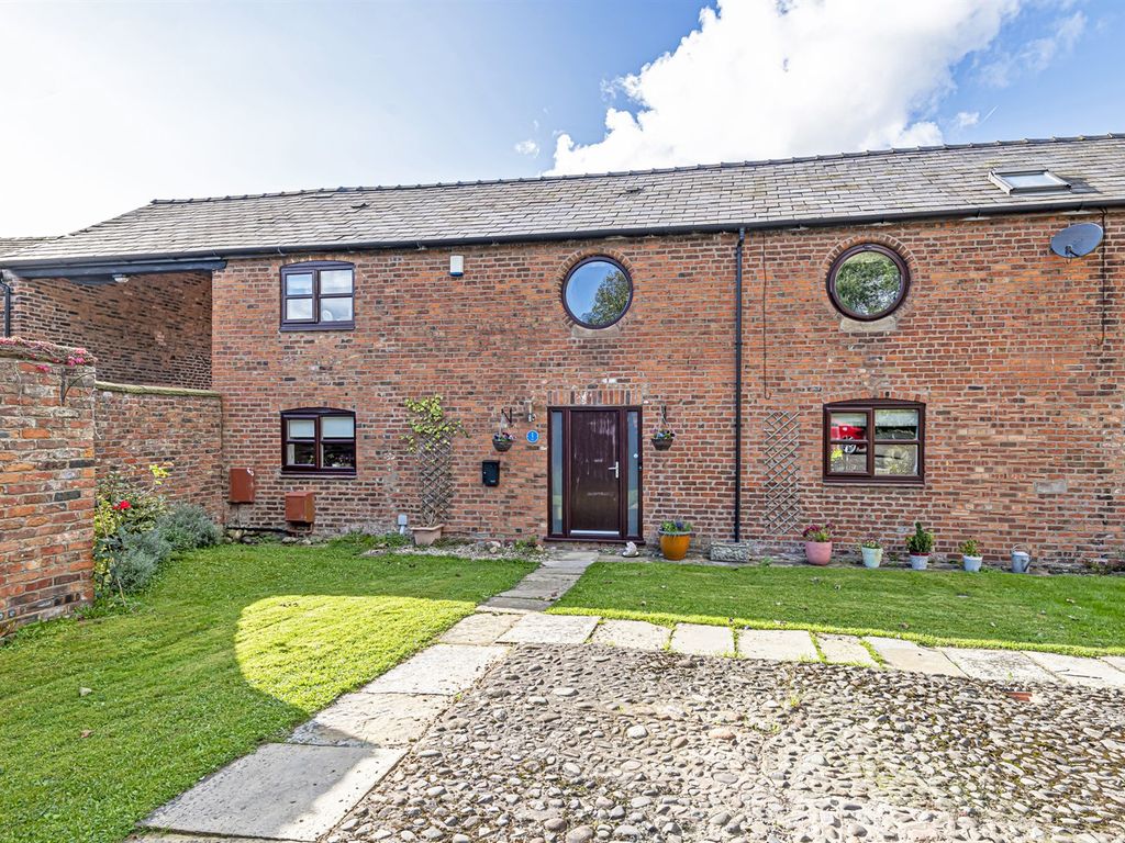 4 bed barn conversion for sale in Lower Hapsford Mews, Hapsford, Frodsham WA6, £465,000