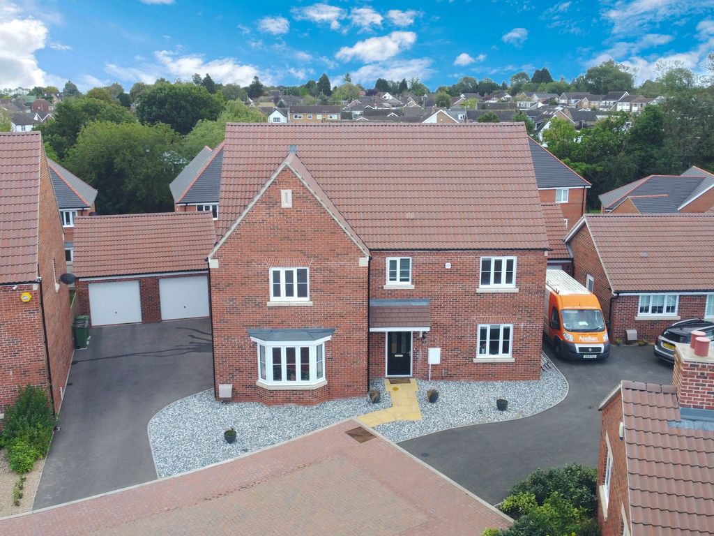 5 bed detached house for sale in Mancetter Close, Kirby Muxloe, Leicester LE9, £600,000