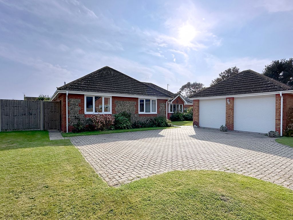 3 bed detached bungalow for sale in Woodstock Gardens, Aldwick, Bognor Regis, West Sussex PO21, £750,000