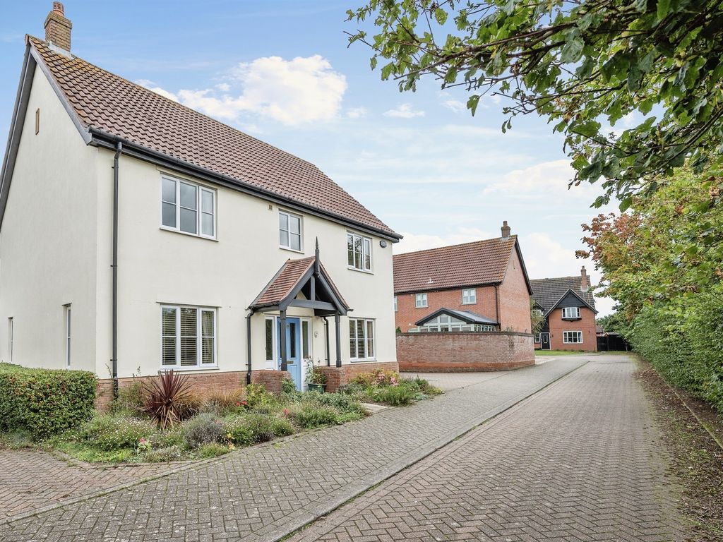 4 bed detached house for sale in Mileham Drive, Aylsham, Norwich NR11, £425,000