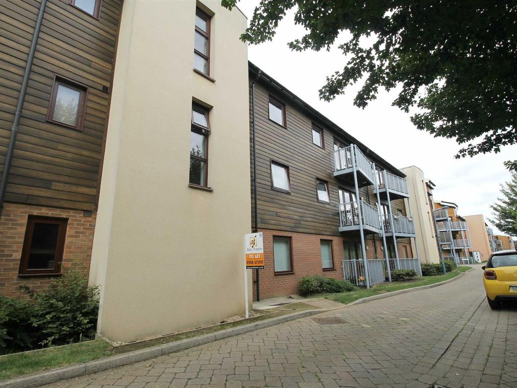 2 bed flat to rent in Staverton Grove, Broughton, Milton Keynes MK10, £1,150 pcm
