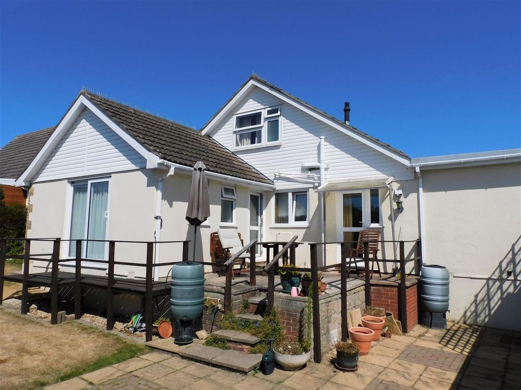 4 bed property for sale in Littlefields, Seaton EX12, £370,000