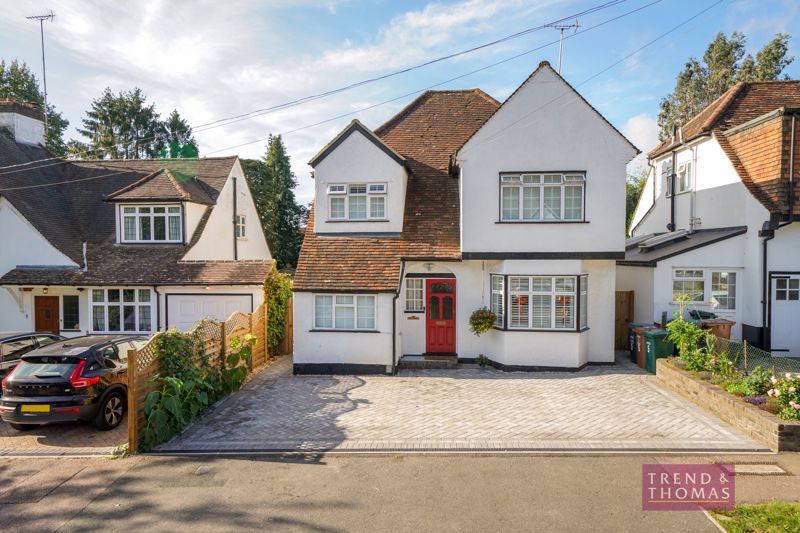 5 bed detached house for sale in Highfield Way, Rickmansworth WD3, £1,150,000