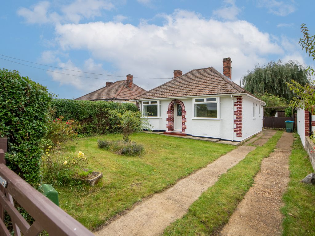 3 bed bungalow for sale in Cuddington Road, Dinton, Aylesbury HP18, £514,500