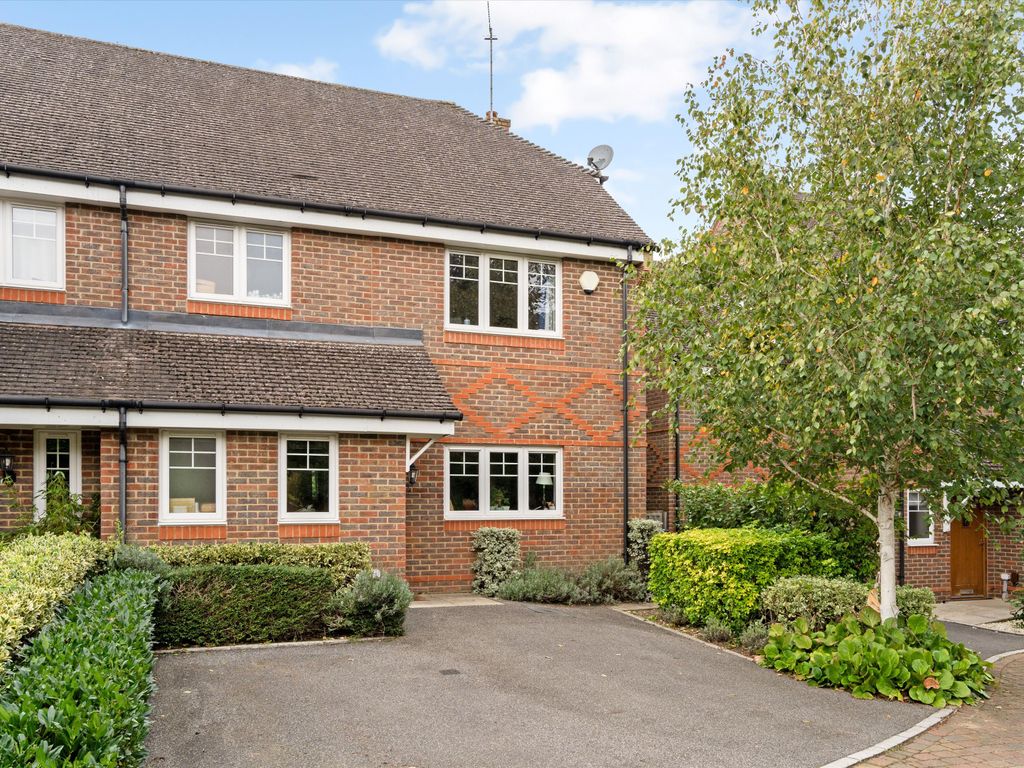 4 bed semi-detached house for sale in Peacock Close, Beaconsfield, Buckinghamshire HP9, £900,000
