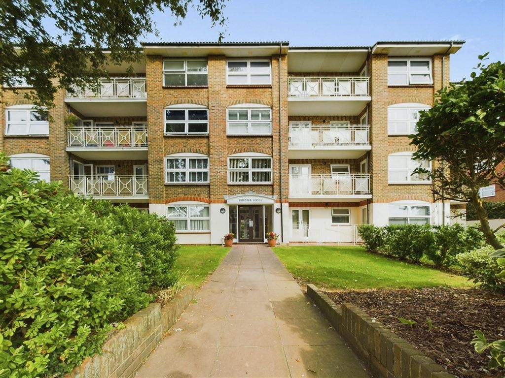 2 bed flat for sale in Chester Lodge, Lansdowne Road, Worthing BN11, £385,000